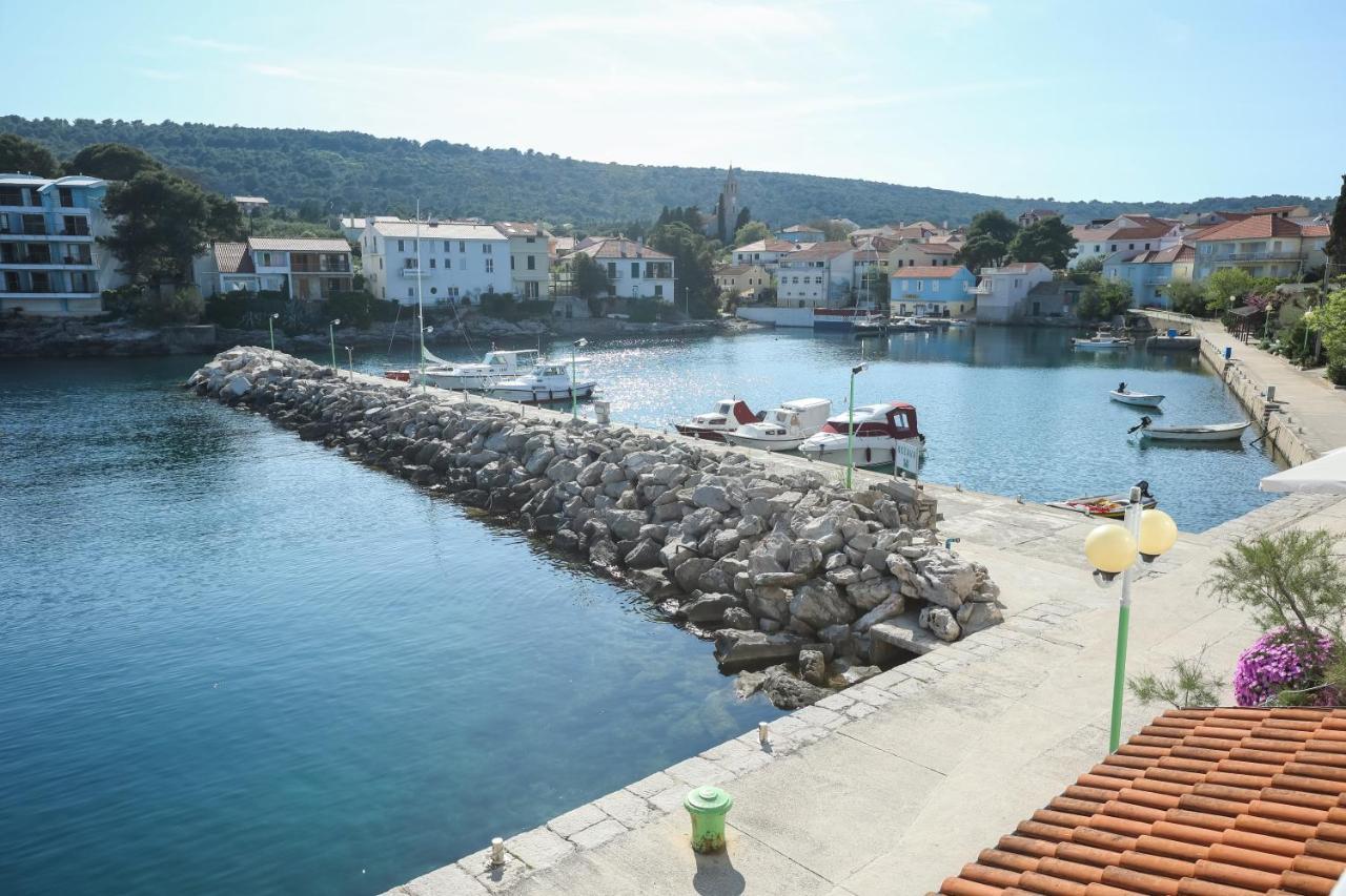 Beachfront Rooms Veli Kamik Božava Esterno foto