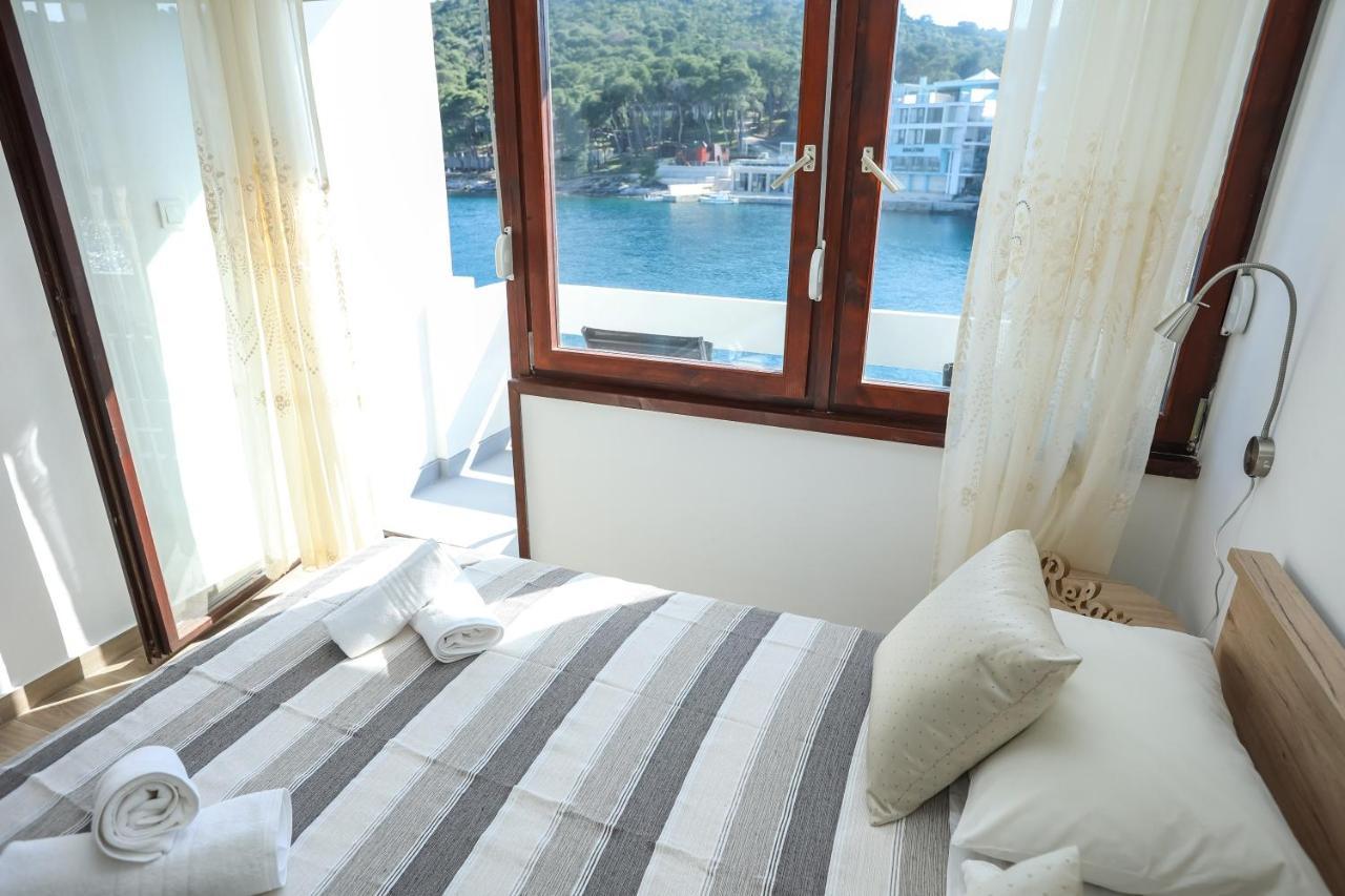 Beachfront Rooms Veli Kamik Božava Esterno foto