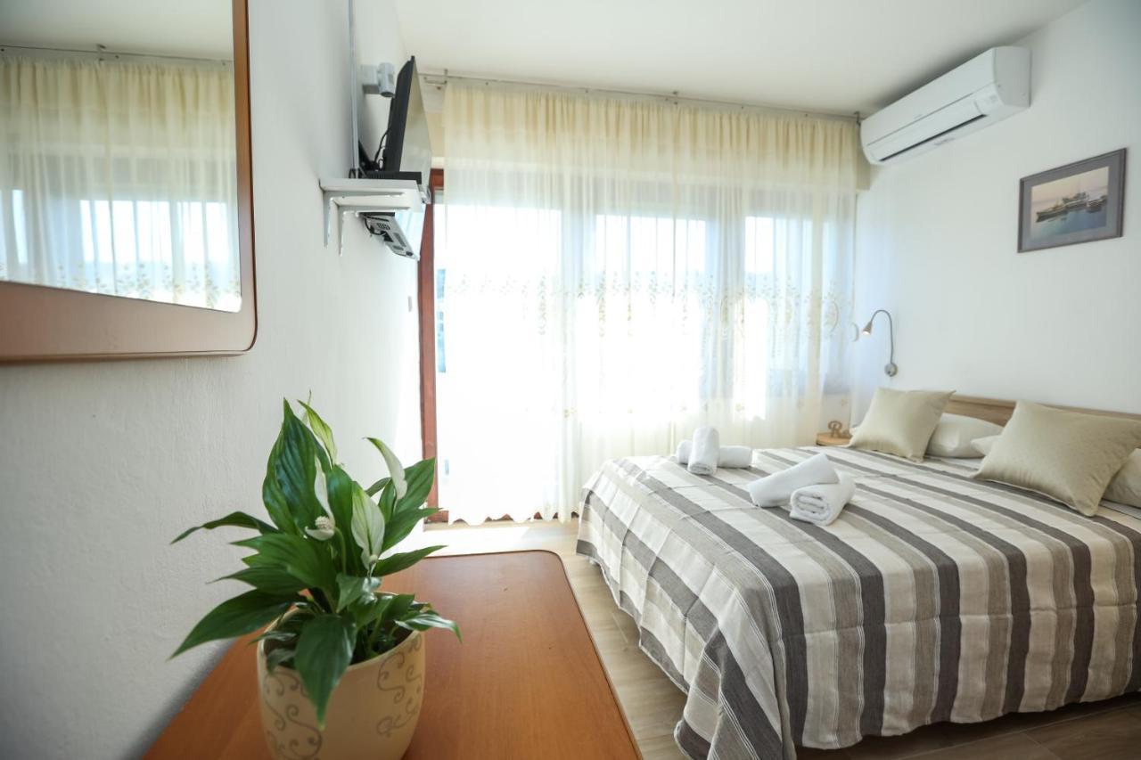 Beachfront Rooms Veli Kamik Božava Esterno foto