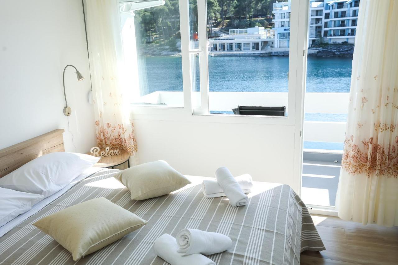 Beachfront Rooms Veli Kamik Božava Esterno foto