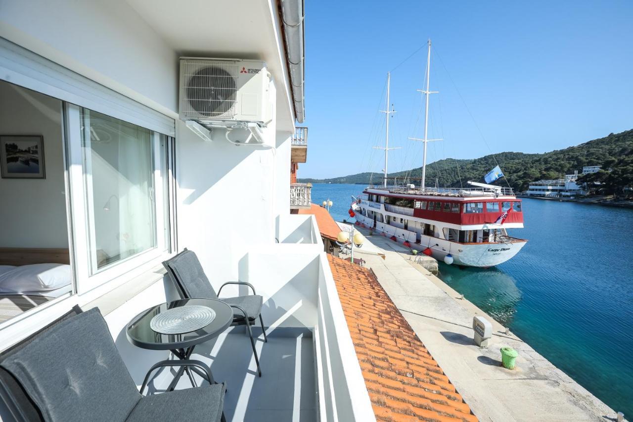 Beachfront Rooms Veli Kamik Božava Esterno foto